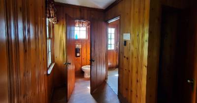 Lodge building bathroom in bedroom 1